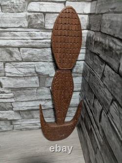 18.5 Papua New Guinea Hand Carved Wood withCowrie Shell Eyes Suspension Food Hook