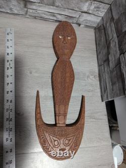 18.5 Papua New Guinea Hand Carved Wood withCowrie Shell Eyes Suspension Food Hook