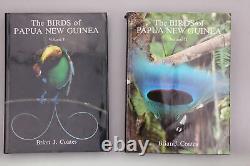 189653 Coates THE BIRDS OF PAPUA NEW GUINEA HC +Abb LEDER +Goldpräg Bd1-2 2 Bde