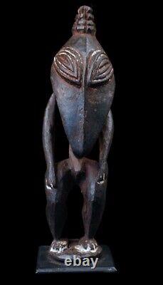 Amulet, statue, tribal art, oceanic art, sepik carving, papua new guinea