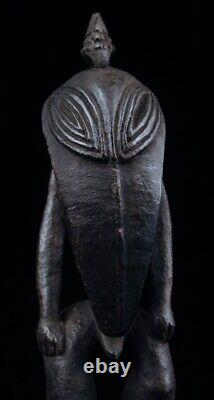 Amulet, statue, tribal art, oceanic art, sepik carving, papua new guinea