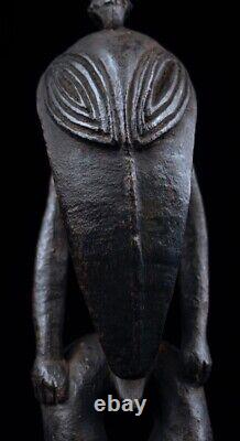 Amulet, statue, tribal art, oceanic art, sepik carving, papua new guinea