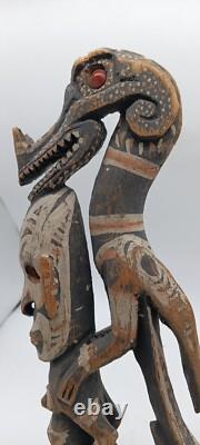 Antique New Guinea Papua ornamental flute stopper crocodile spirits