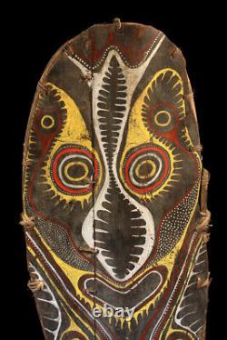 Bouclier cérémoniel Kwoma, ceremonial shield, oceanic art, papua new guinea