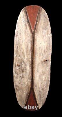 Bouclier de guerre, war shield, oceanic art, primitive art, papua new guinea