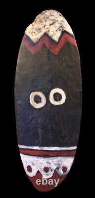 Bouclier de guerre, war shield, oceanic art, primitive art, papua new guinea