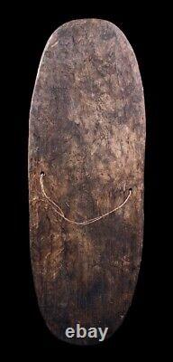 Bouclier de guerre, war shield, oceanic art, primitive art, papua new guinea