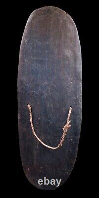 Bouclier de guerre, war shield, oceanic art, primitive art, papua new guinea