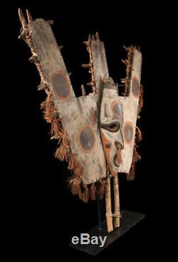 Bouclier de pirogue du sepik, canoe war shield, oceanic art, papua new guinea