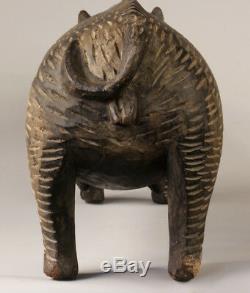 Cochon sculpté iatmul, sepik carving, wooden pig, papua new guinea