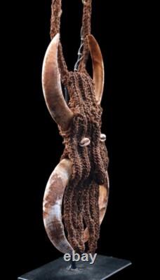 Collier d'apparat, traditional ornament, oceanic art, papua new guinea