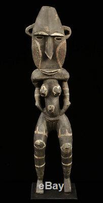 Figure nogwi, oceanic tribal art, papua new guinea