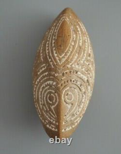 Good Small Oceanic Papua New Guinea Carved Wooden Marupai Magic Charm With Lime