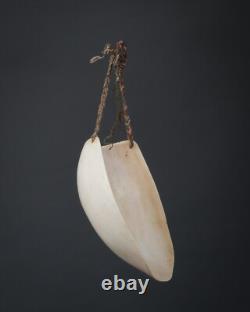 MAN'S PECTORAL, Pakol, Mendi Valley. Southern Highlands, Papua New Guinea