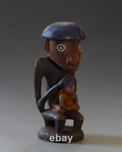 MOTHER AND CHILD FIGURE, Sepik River, Papua New Guinea