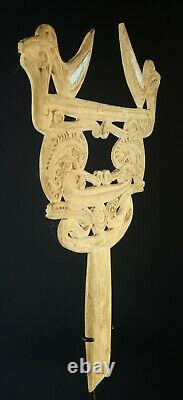 Massim munkuris canoe decoration that identifies clan Papua New Guinea