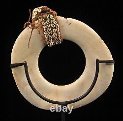 Monnaie d'échange bénitier, currency ring shell, oceanic art, papua new guinea