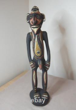 OLD PAPUA NEW GUINEA CARVED AND PAINTED WOOD STATUE OF A MAN SHELL EYES 37cm