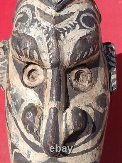 PAPUA NEW GUINEA AUTHENTIC Ancestor statue/ TOTEM 13 x 5 x 2