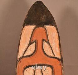 PAPUA NEW GUINEA Antique Original Vintage Oceanic Tribal Hunter Shield Sculpture
