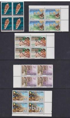 PAPUA NEW GUINEA HUGE COLLECTION of 1,400+ stamps MINT UNHINGED (CV $2,000+)