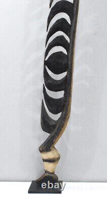 Papua New Guinea Figure Statue Black Water Lakes