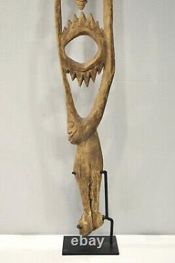 Papua New Guinea Hook Figure One Leg Yipwon Villiage Black Water Lakes