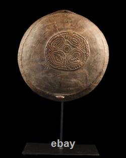 Plat Boiken, old wooden dish, oceanic art, papua new guinea