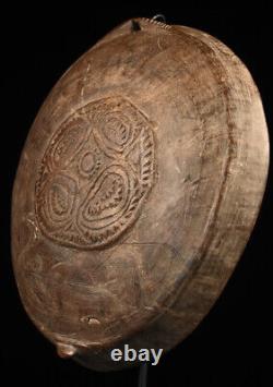 Plat Boiken, old wooden dish, oceanic art, papua new guinea