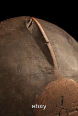 Plat Boiken, old wooden dish, oceanic art, papua new guinea, tribal art