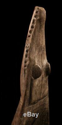 Proue de pirogue, canoe prow, sepik river, papua new guinea