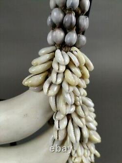 Shell necklace with fossil madrepora Papua New-Guinea