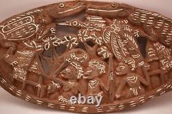 VTG CARVED PAPUA NEW GUINEA Tribal art Crocodile Story board Wall Plaque Hanging