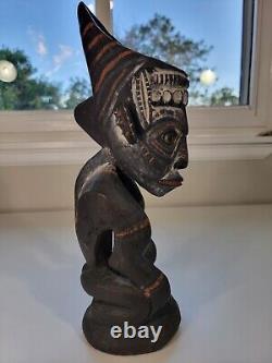 VTG Papua New Guinea Carved Figure Statue MAN Kneeling with Horns White Face