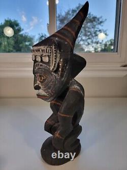 VTG Papua New Guinea Carved Figure Statue MAN Kneeling with Horns White Face