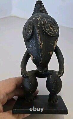 Vintage Papua New Guinea Hand Made Carved Wood Tribal Art Figurine Metal Base